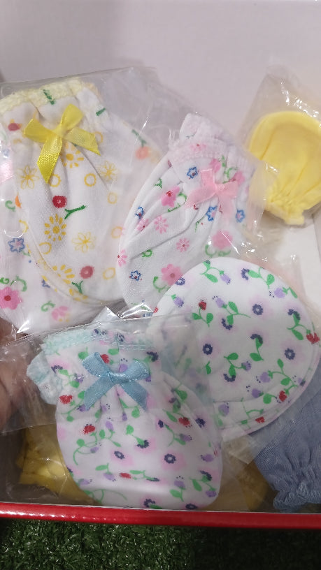 Flowered mittens